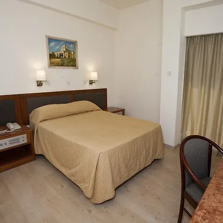 Ξενοδοχείο Pefkos 3*